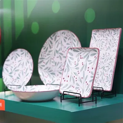 Рождественская коллекция Holly Berry с принтом Procelain